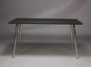 Skrivebord, sort højtrykslaminat, metal ben 130 x 70 cm. | HemmingsenInteriør