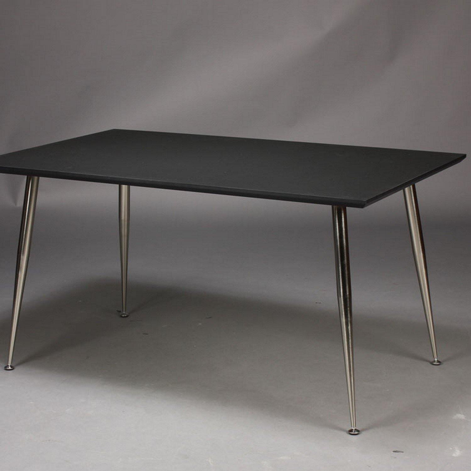 Skrivebord, sort højtrykslaminat, metal ben 130 x 70 cm. | HemmingsenInteriør
