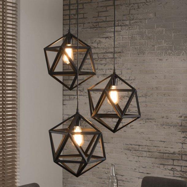 Loftslampe, industri design, sort metal, triangelformet | HemmingsenInteriør