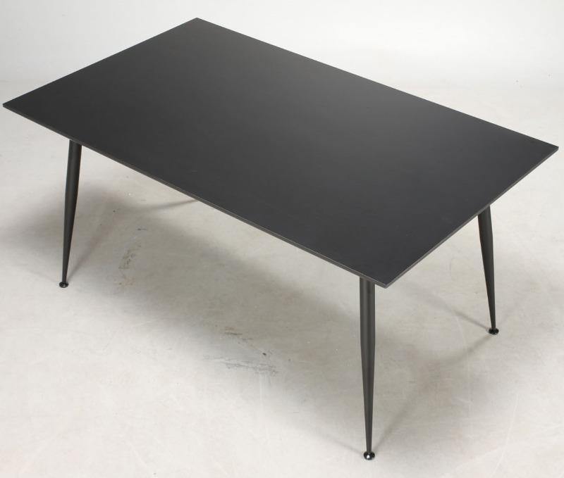 Spisebord, sort laminat, sorte metalben | HemmingsenInteriør